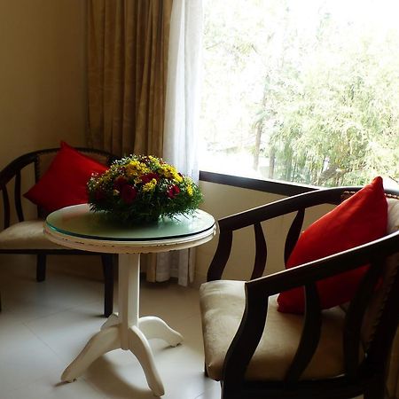Hotel Highway Garden Kochi Екстериор снимка