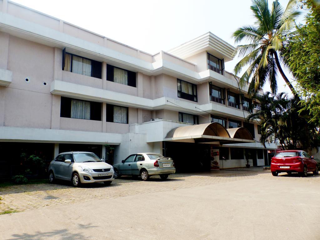 Hotel Highway Garden Kochi Екстериор снимка