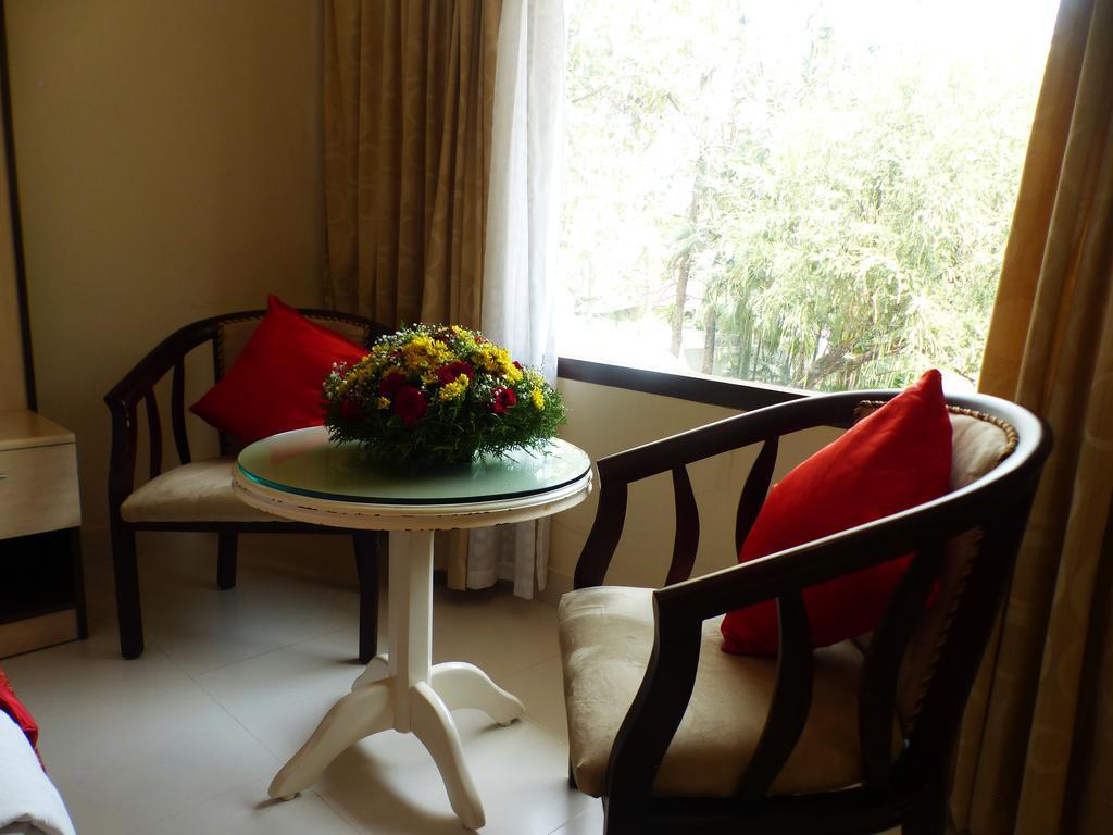 Hotel Highway Garden Kochi Екстериор снимка