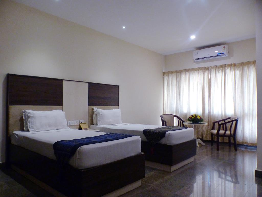 Hotel Highway Garden Kochi Екстериор снимка