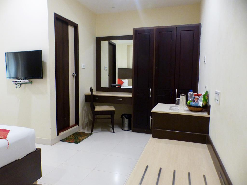 Hotel Highway Garden Kochi Екстериор снимка