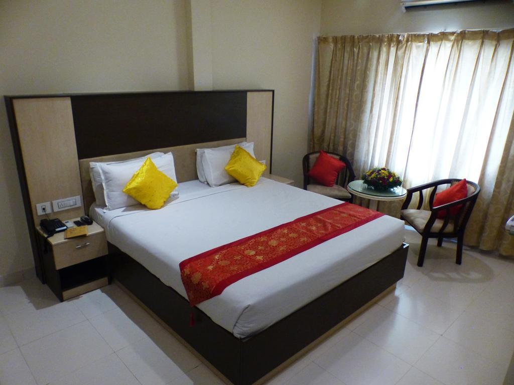 Hotel Highway Garden Kochi Екстериор снимка