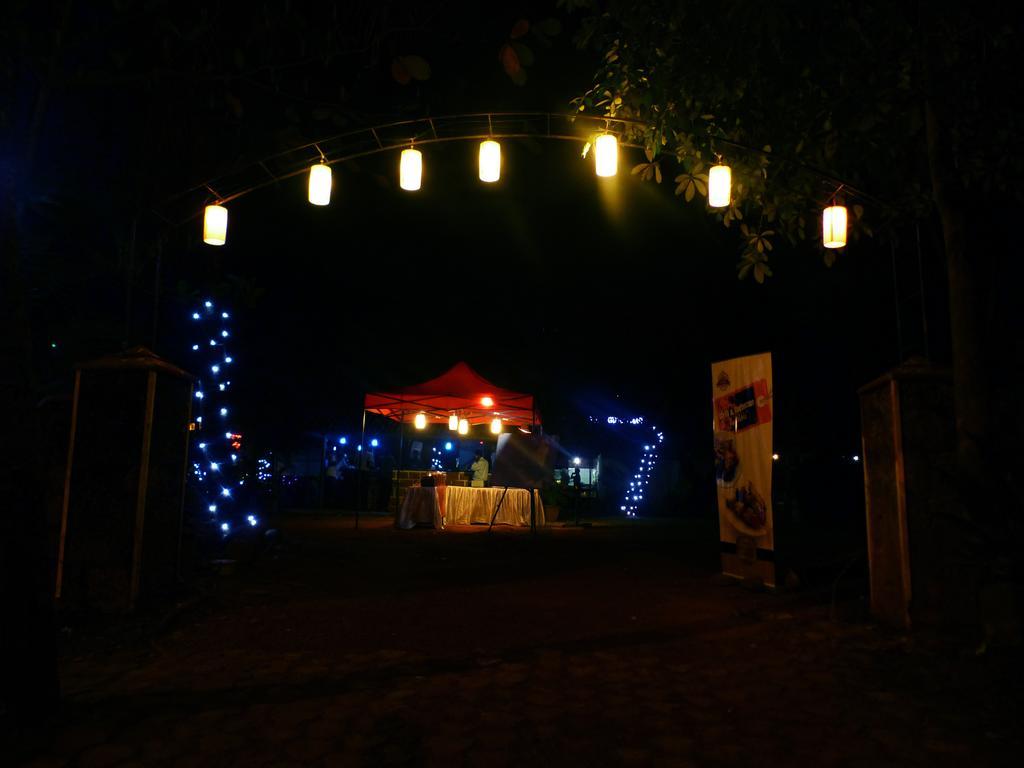 Hotel Highway Garden Kochi Екстериор снимка