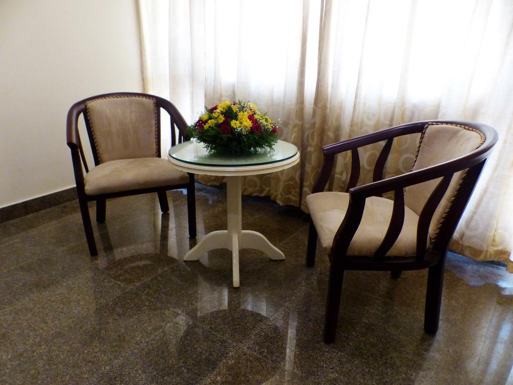 Hotel Highway Garden Kochi Екстериор снимка